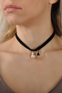 Choker με πέρλα και φουντίτσα