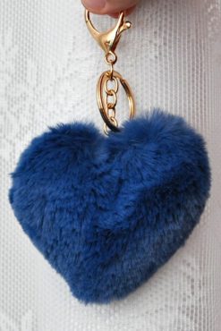 γούνινο μπρελόκ με μπλε ρουά φούντα σε σχήμα καρδιάς