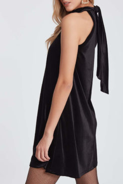 Βελούδινο μαύρο φόρεμα με δέσιμο